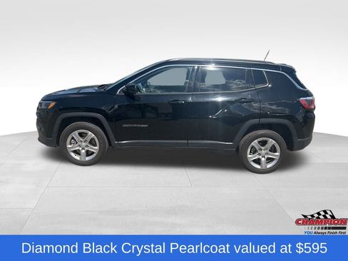 Used 2024 Jeep Compass Latitude image 2