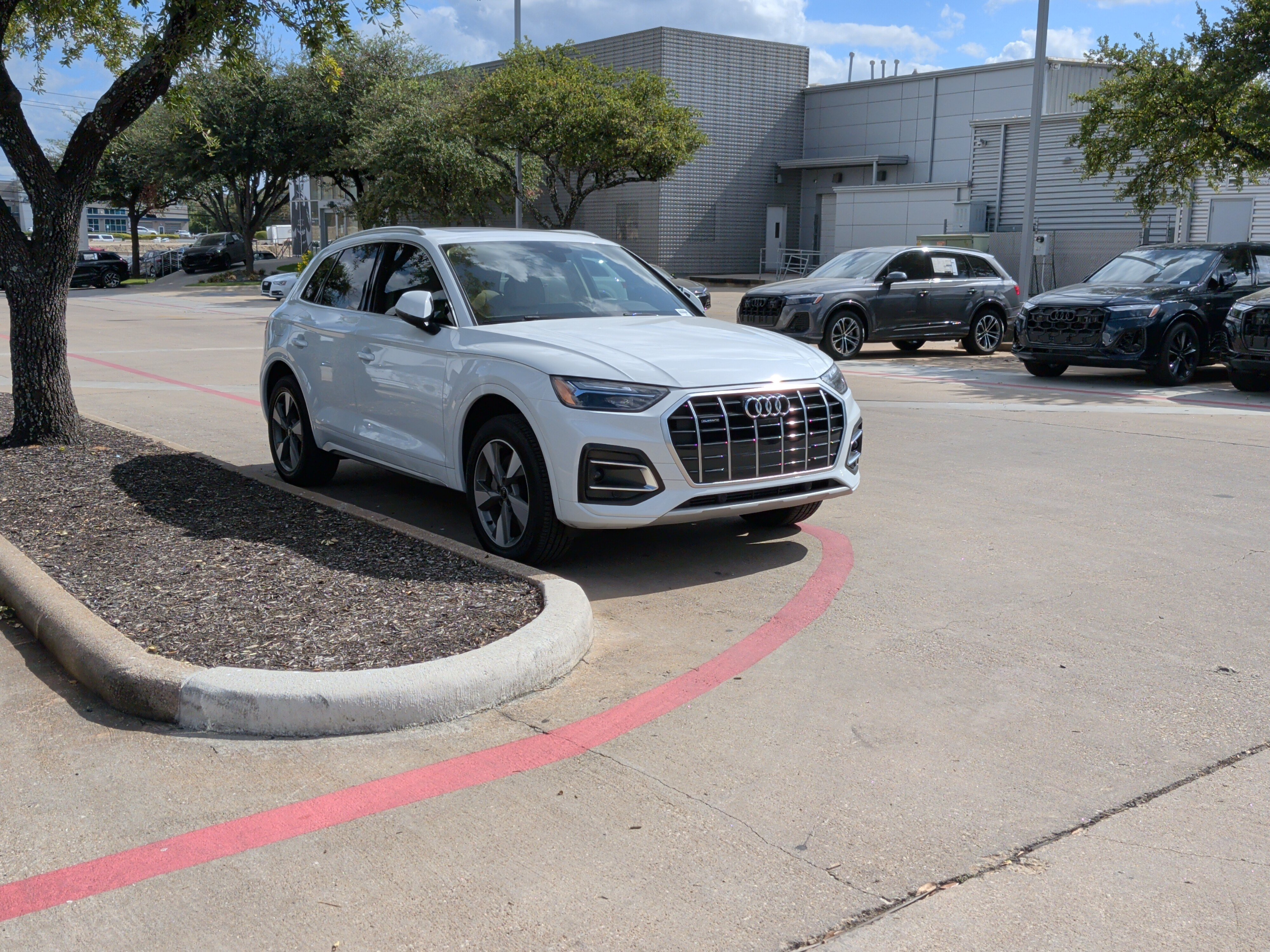 Used 2023 Audi Q5 2.0T Premium Plus w/ Premium Plus Package AWD/4WD image 2