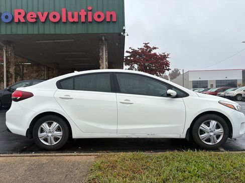 Used 2017 Kia Forte LX image 8