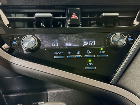 Used 2024 Toyota Camry SE FWD image 16