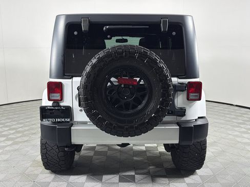 Used 2017 Jeep Wrangler Unlimited Sahara AWD/4WD image 6