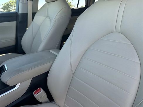 Used 2024 Toyota Highlander XLE image 21