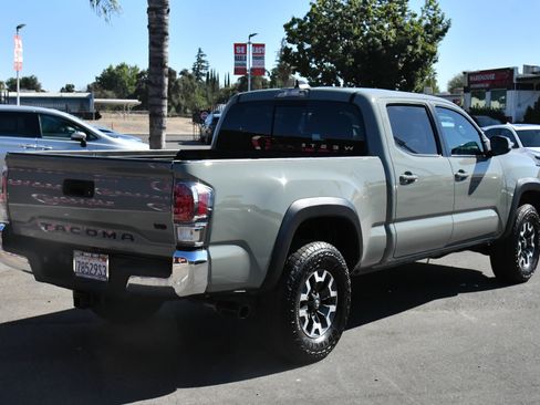 Used 2023 Toyota Tacoma TRD Off-Road w/ Black Out Package (TMS) AWD/4WD image 8