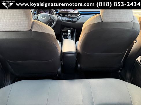 Used 2019 Toyota C-HR XLE image 11