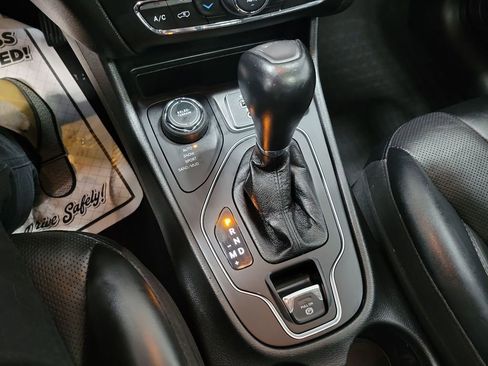 Used 2022 Jeep Cherokee Latitude Lux w/ Sun & Sound Group image 38