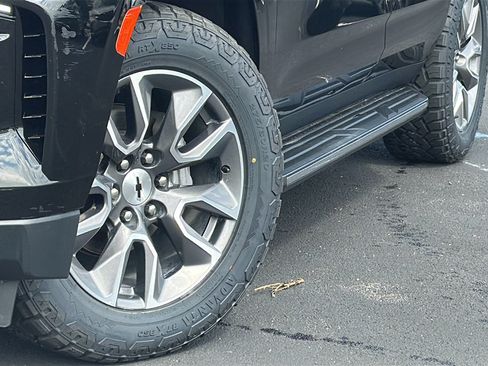 Used 2024 Chevrolet Tahoe LT w/ LT Signature Package RWD image 3