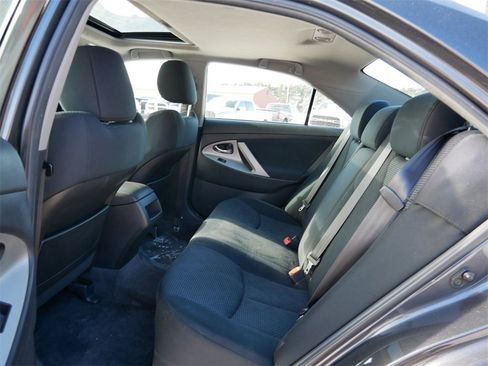 Used 2011 Toyota Camry SE image 11