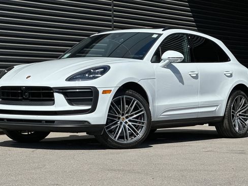 Used 2025 Porsche Macan image 1