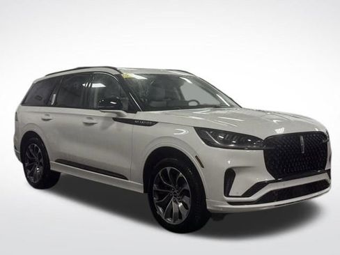 New 2026 Lincoln Aviator AWD image 4