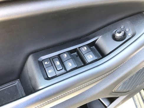 Used 2023 Jeep Grand Cherokee L Laredo RWD image 18
