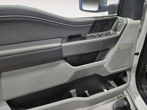New 2025 Ford F350 XLT w/ Black Appearance Package image 11