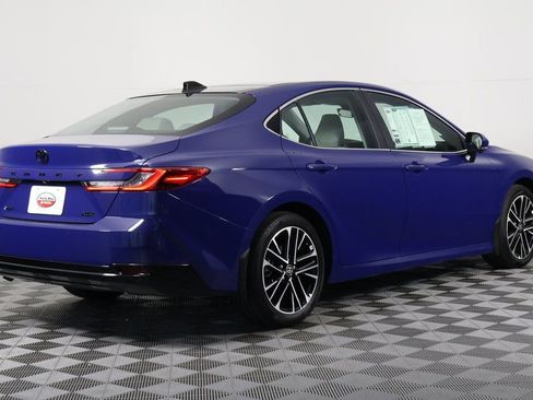 Used 2025 Toyota Camry XLE image 4