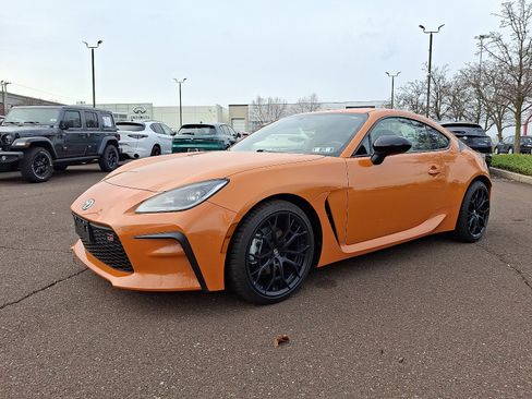 Used 2023 Toyota GR86 10th Anniversary SE image 3