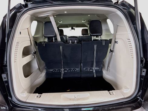 Used 2023 Chrysler Pacifica Touring-L image 33