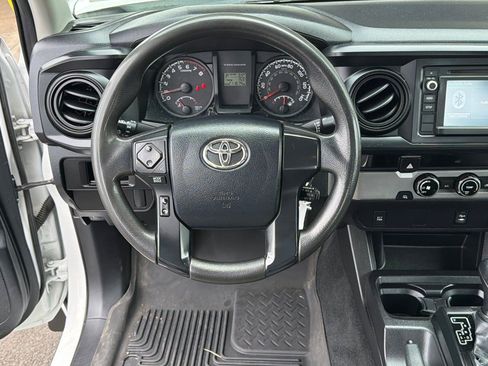 Used 2016 Toyota Tacoma SR image 13