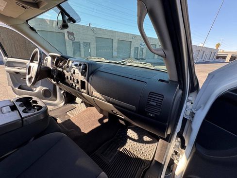 Used 2009 GMC Sierra 3500 SLE w/ Convenience Package image 26