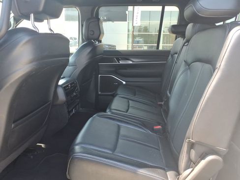 Used 2024 Jeep Wagoneer L Series II RWD image 14