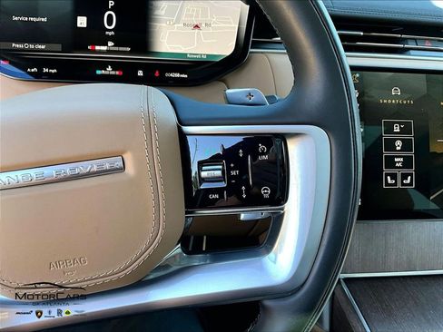Used 2024 Land Rover Range Rover SE image 18