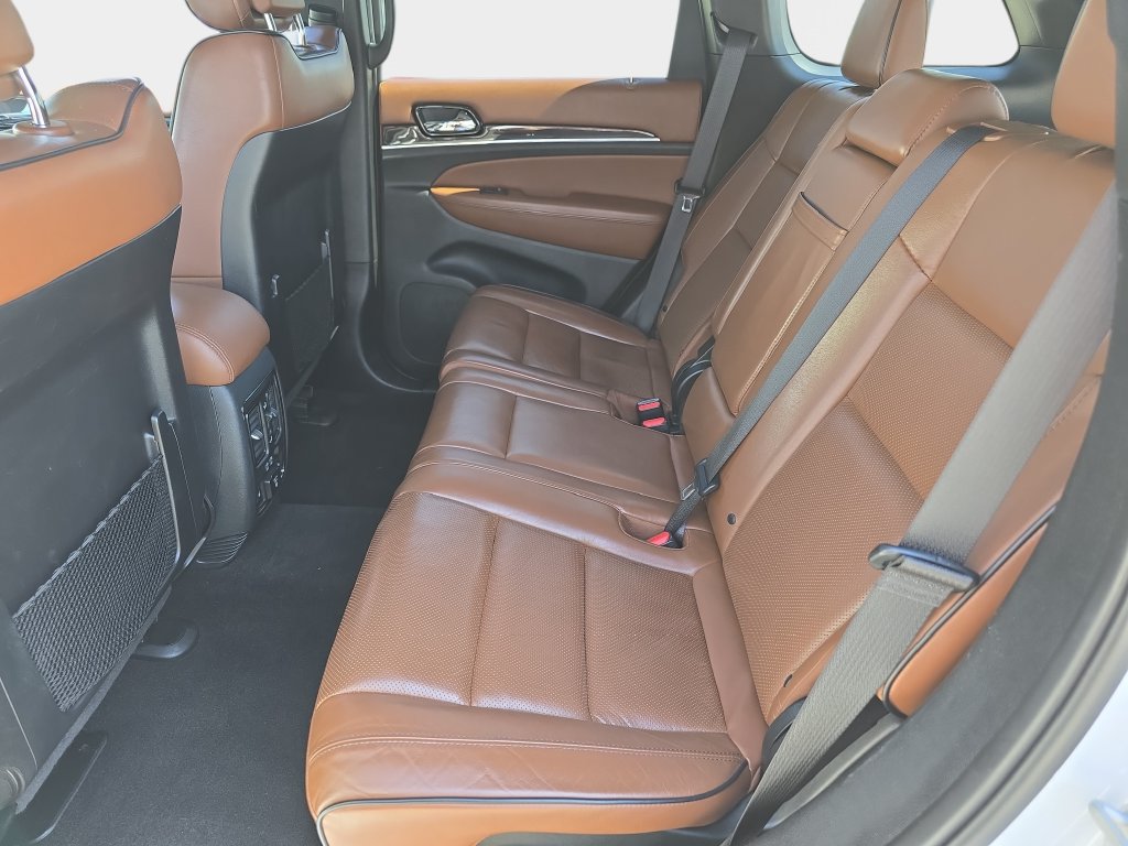 Used 2020 Jeep Grand Cherokee Overland AWD/4WD image 17