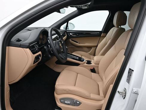 Used 2026 Porsche Macan AWD/4WD image 4