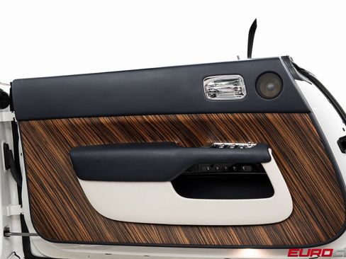 Used 2016 Rolls-Royce Dawn image 23