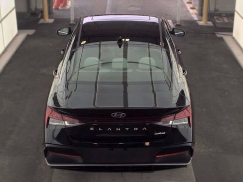 Used 2025 Hyundai Elantra Limited FWD image 5