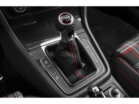 Used 2015 Volkswagen GTI SE FWD image 11