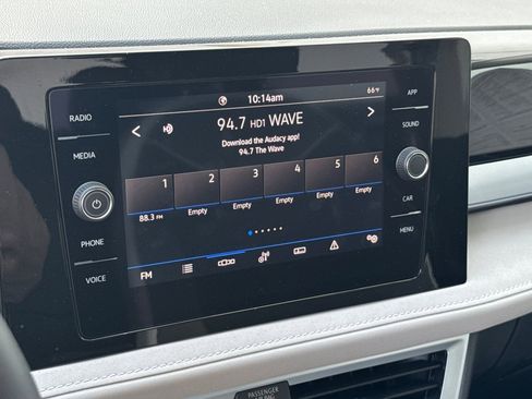 Used 2025 Volkswagen Taos SE w/ Panoramic Sunroof Package image 23