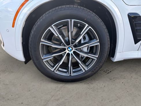 New 2026 BMW X5 xDrive50e image 9