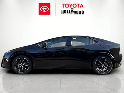 New 2027 Toyota Prius Limited FWD image 9