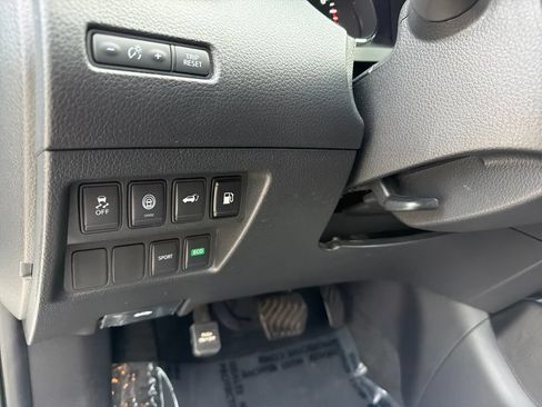 Used 2020 Nissan Rogue SV FWD image 19