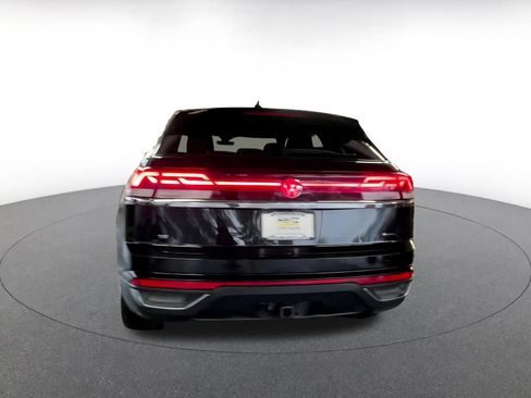 Used 2025 Volkswagen Atlas Cross Sport SE image 12