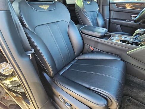 Used 2020 Bentley Bentayga Design Series image 21