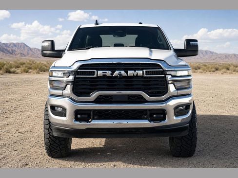 Used 2025 RAM 2500 Big Horn AWD/4WD image 3