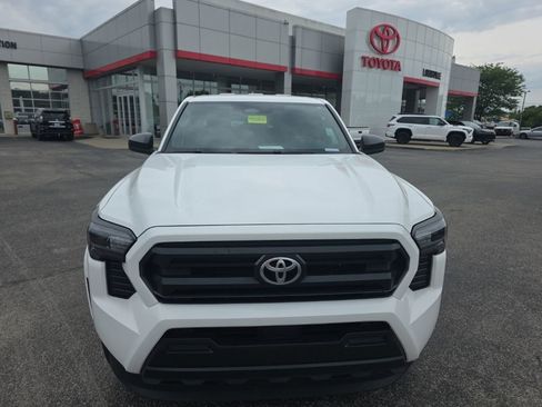 Used 2024 Toyota Tacoma SR AWD/4WD image 2