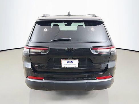 Used 2022 Jeep Grand Cherokee L Altitude image 13