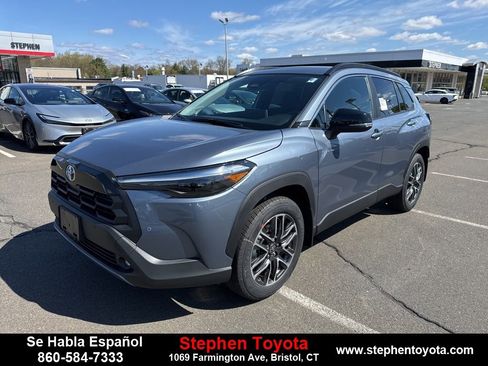 Used 2026 Toyota Corolla Cross XLE image 3