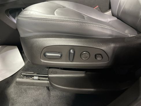 Used 2024 Buick Enclave Premium image 10