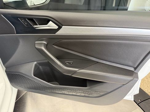 Used 2024 Volkswagen Jetta SE w/ Panoramic Sunroof Package image 23