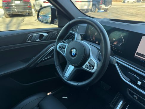 Used 2025 BMW X6 xDrive40i w/ Executive Package image 31