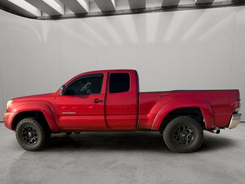 Used 2010 Toyota Tacoma 4x4 Access Cab image 2