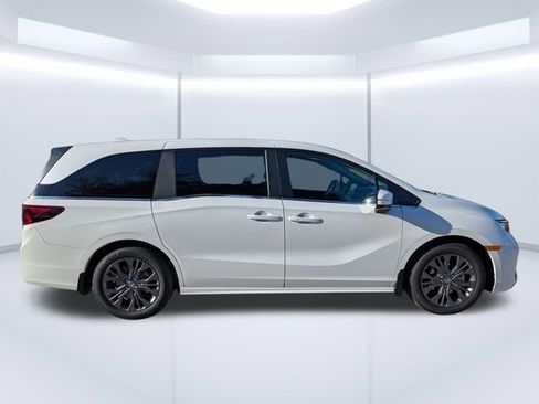 New 2026 Honda Odyssey Touring image 3