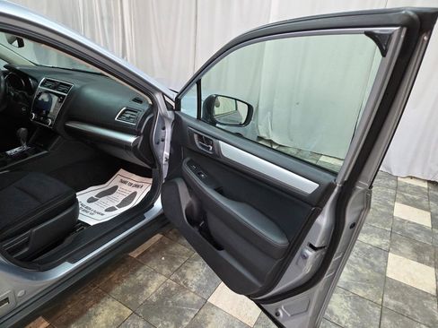 Used 2019 Subaru Outback 2.5i Premium image 12