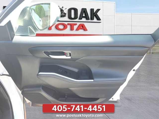 Used 2026 Toyota Highlander XLE AWD/4WD image 35