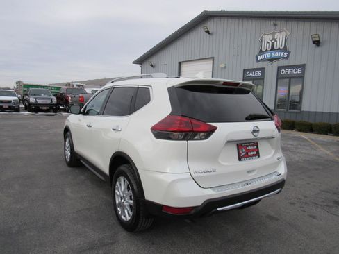 Used 2018 Nissan Rogue SV AWD/4WD image 4