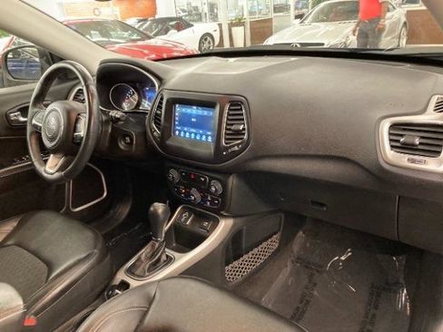 Used 2018 Jeep Compass Latitude w/ Popular Equipment Group FWD image 17
