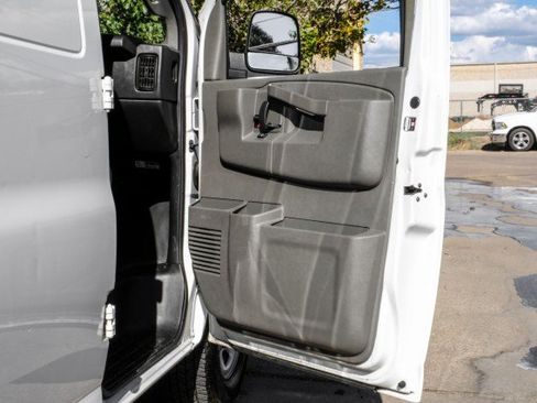 Used 2020 Chevrolet Express 3500 w/ Driver Convenience Package RWD image 31