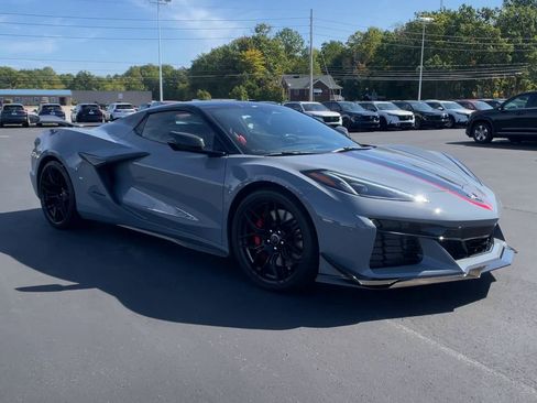 Used 2025 Chevrolet Corvette Z06 image 3