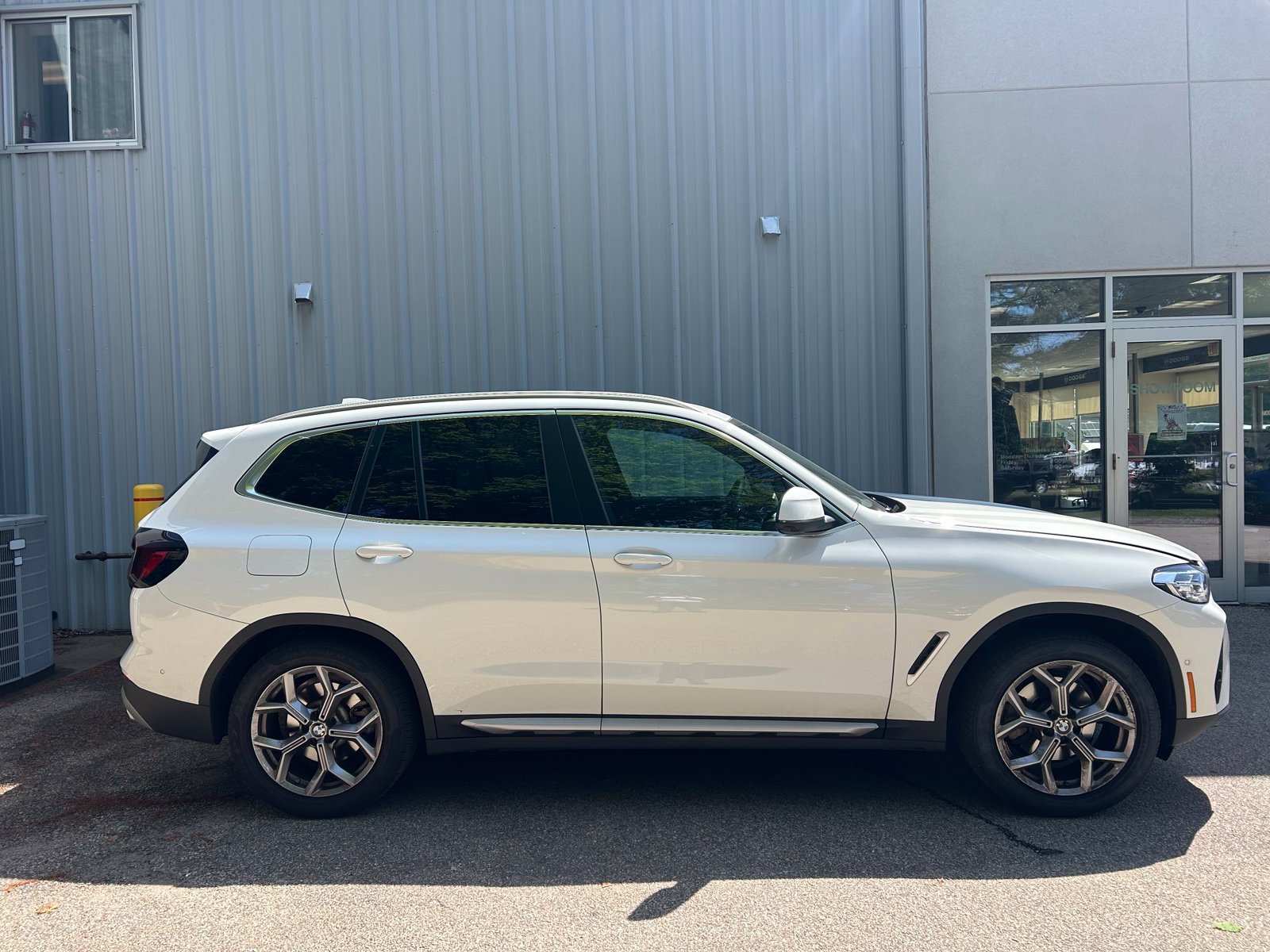 Used 2023 BMW X3 xDrive30i w/ Convenience Package AWD/4WD image 4