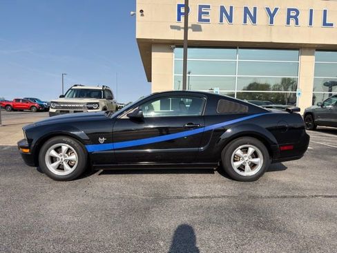 Used 2009 Ford Mustang GT RWD image 8